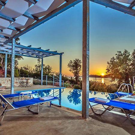 Zidanos Luxurious Sea Front Villa Marantochori Экстерьер фото