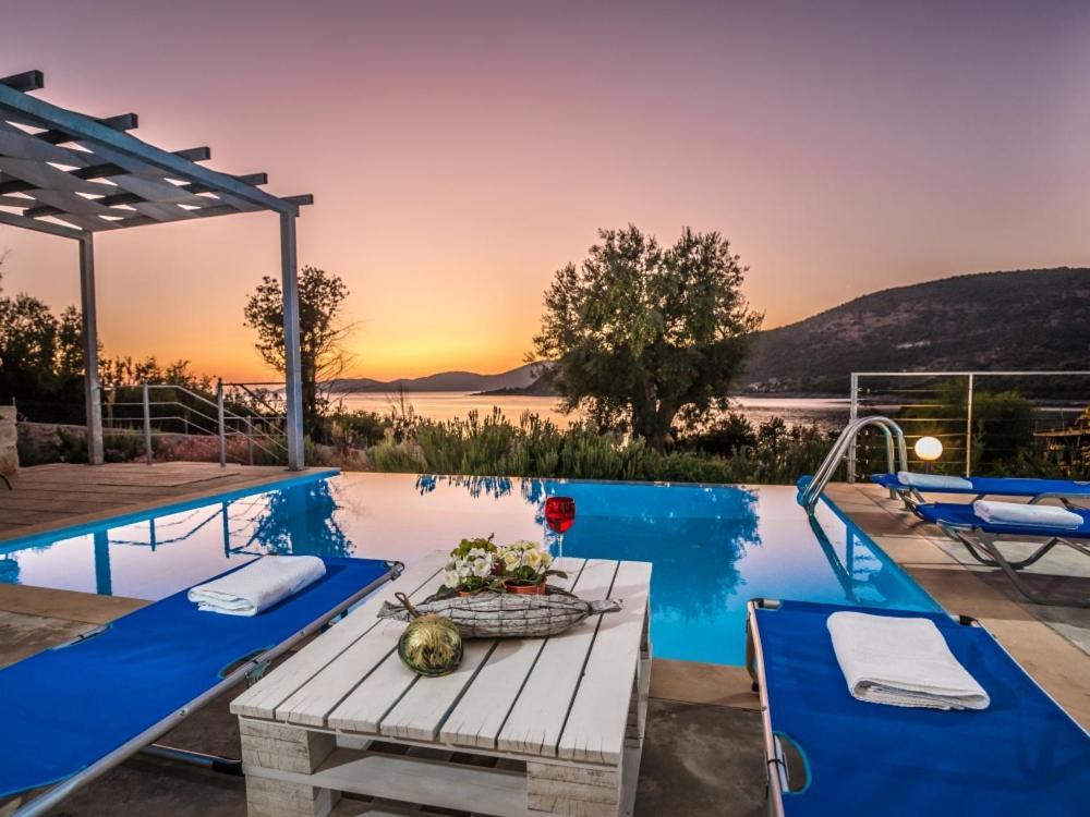 Zidanos Luxurious Sea Front Villa Marantochori Экстерьер фото
