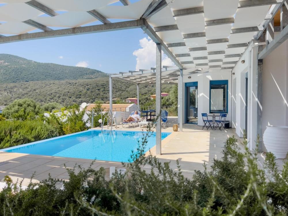 Zidanos Luxurious Sea Front Villa Marantochori Экстерьер фото