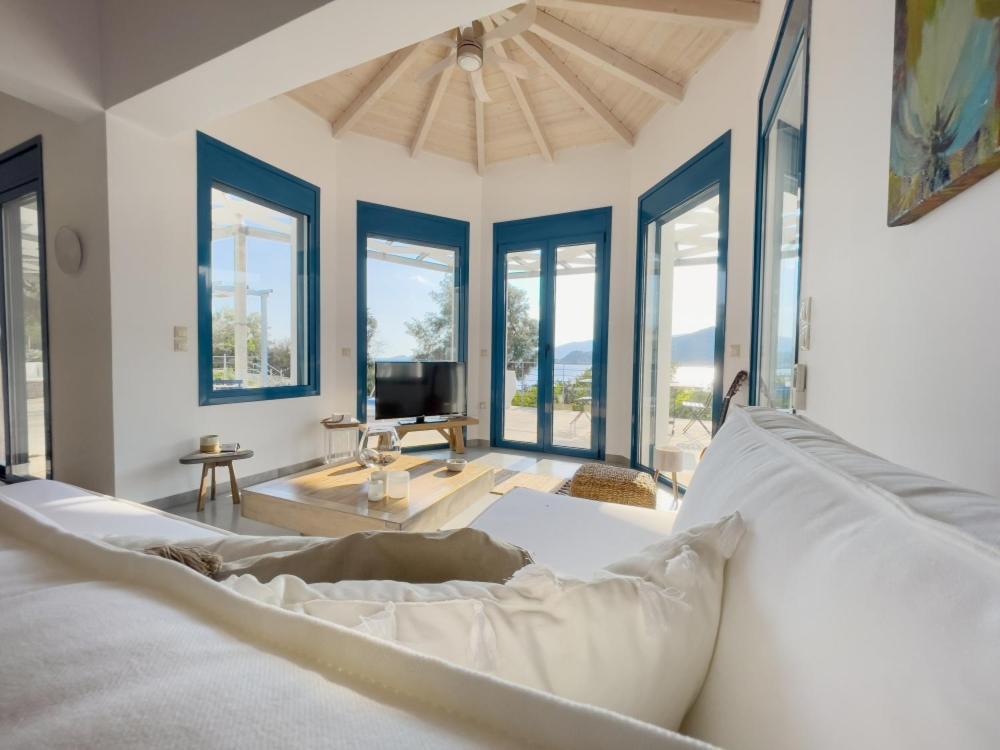 Zidanos Luxurious Sea Front Villa Marantochori Экстерьер фото
