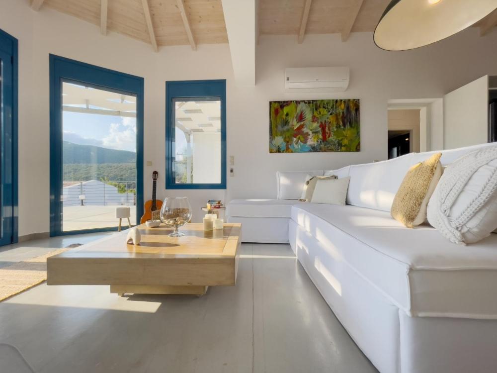 Zidanos Luxurious Sea Front Villa Marantochori Экстерьер фото