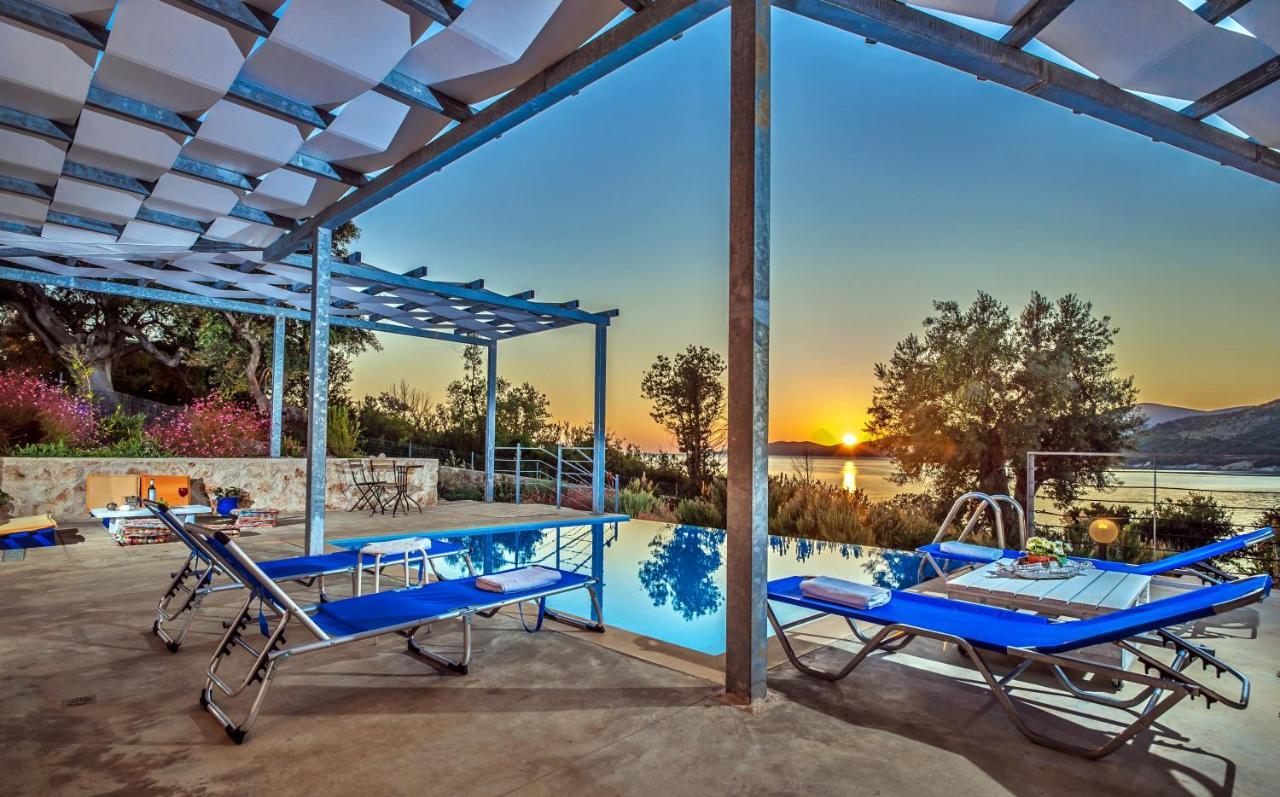 Zidanos Luxurious Sea Front Villa Marantochori Экстерьер фото
